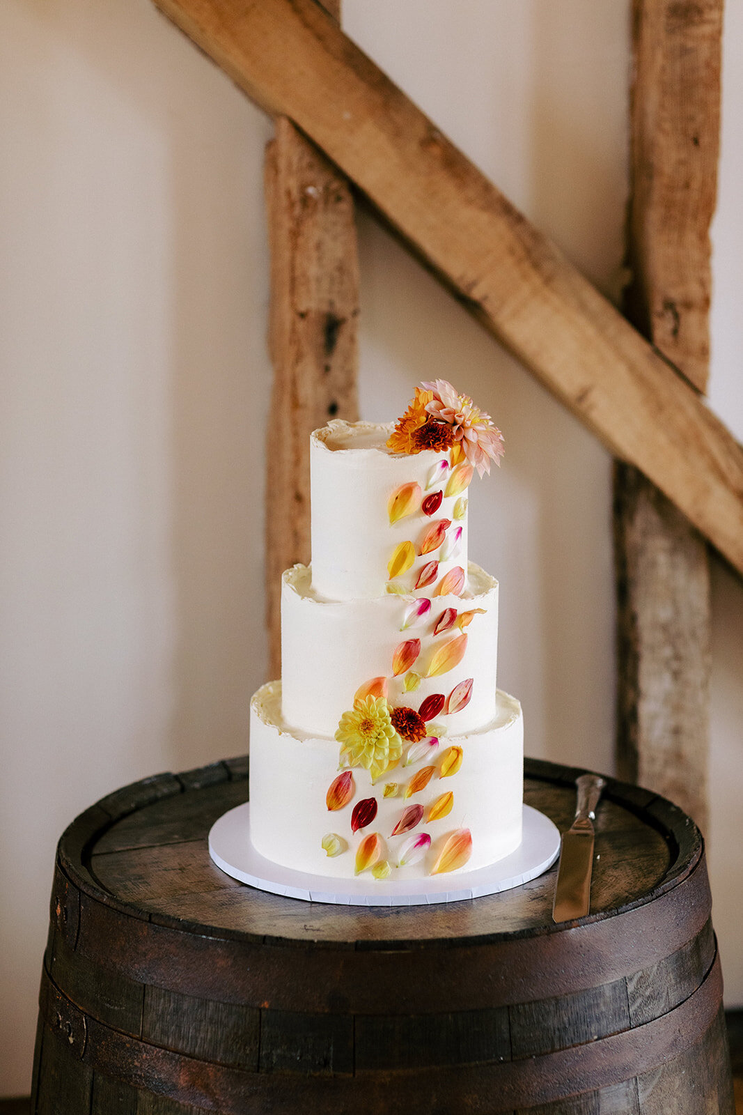 luxury-wedding-cake-layers-graces-buttercream-freshflowers-textured-edibleflowers-petals