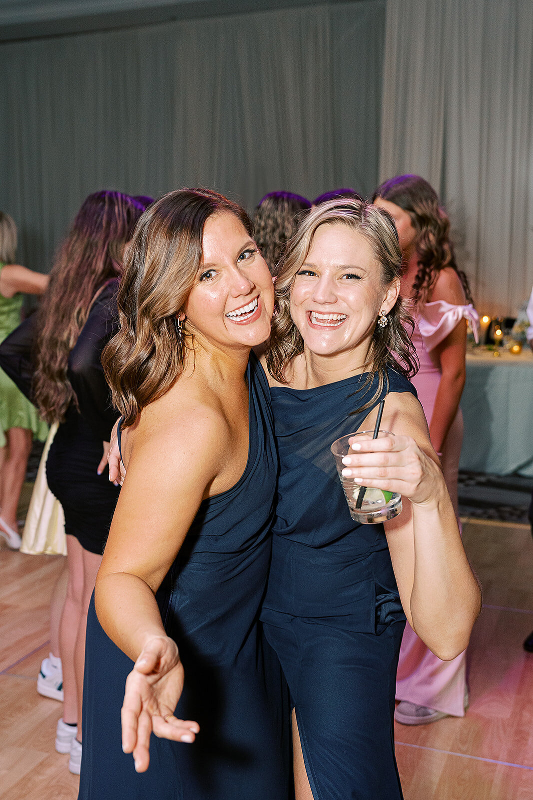 sisters-on-the-dance-floor-london-house-hotel-chicago-hbicweddings