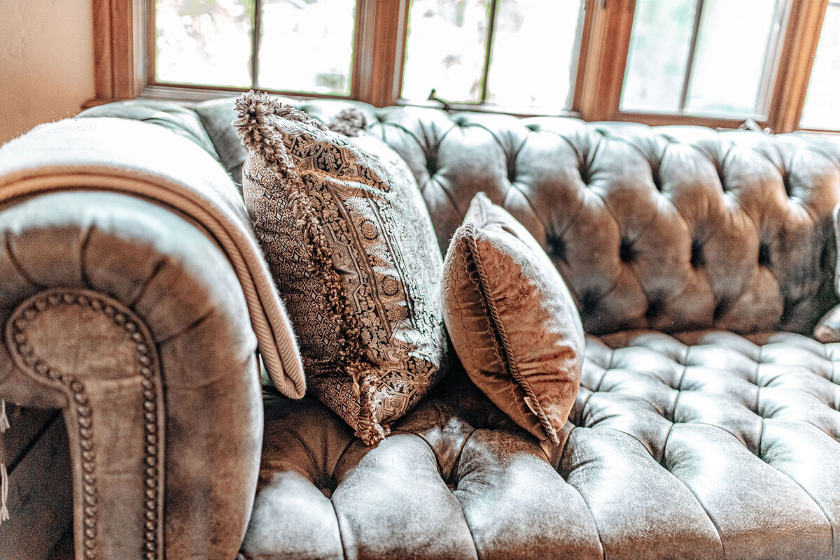 7Elements_Classic_Living_Room01