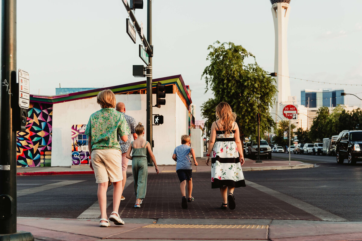 family-session-arts-district-las-vegas