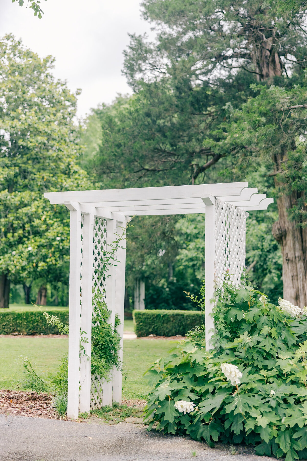 Sneak Peeks Creekside at Colliers End May Wedding | Lauren Elliott Photography | Emily & Kyle Anderson -2