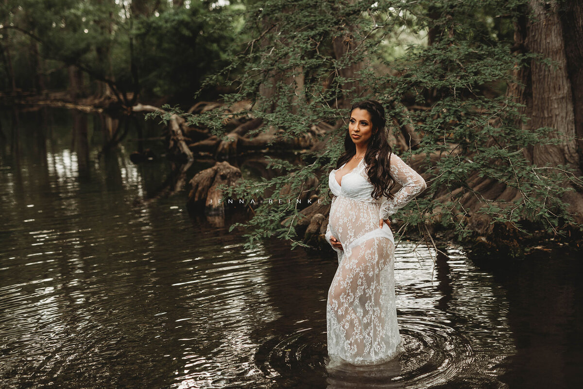 Top-San-Antonio-Maternity-Photographer-River