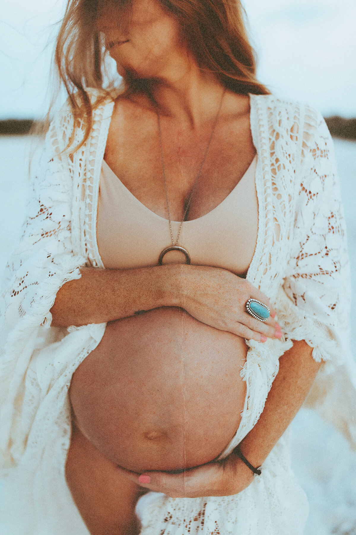necklace-long-robe-lace-maternity-turquoise-ring-pregnancy-closeup