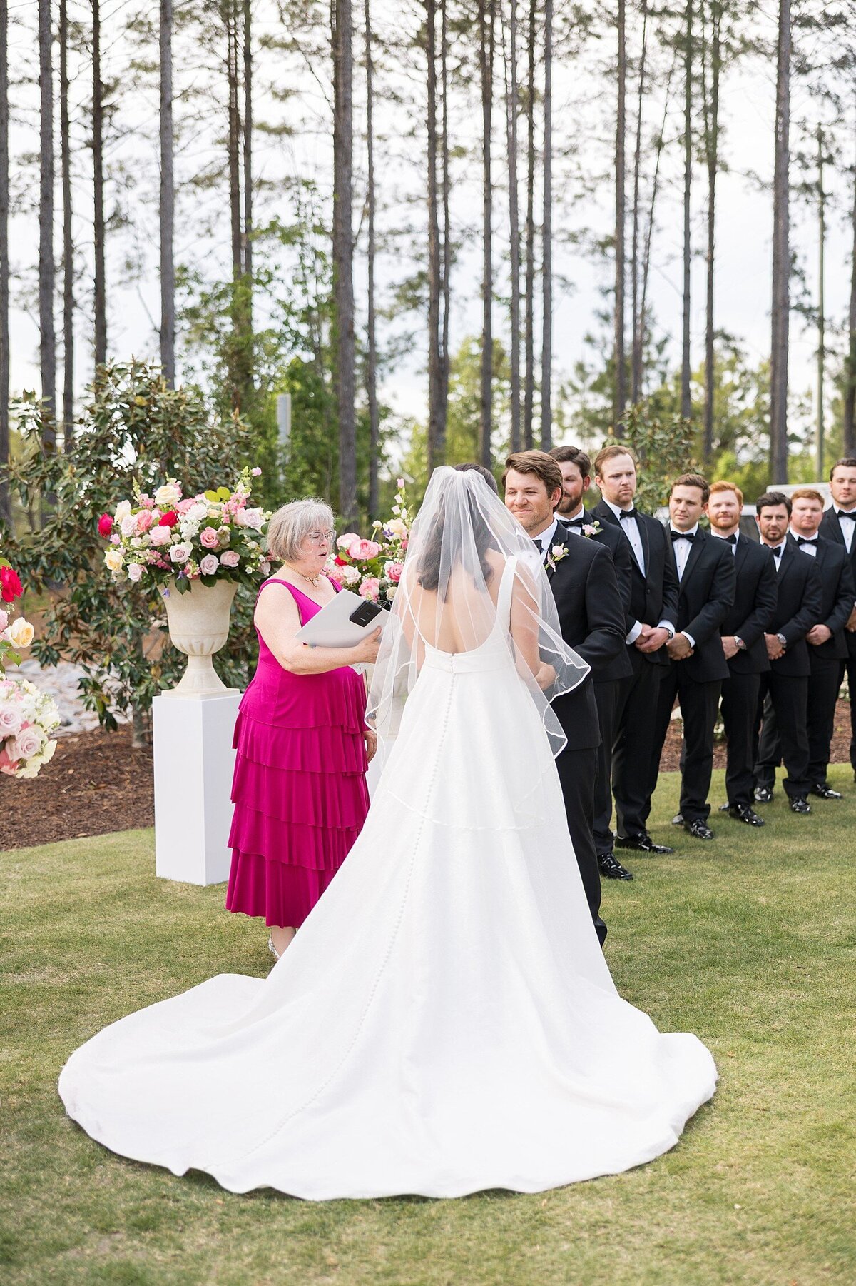 The-Upchurch-Cary-Wedding-Photographer-Timeless-Spring-Wedding-Sarah-Hinckley-Photography-valkeaton2025-_0038