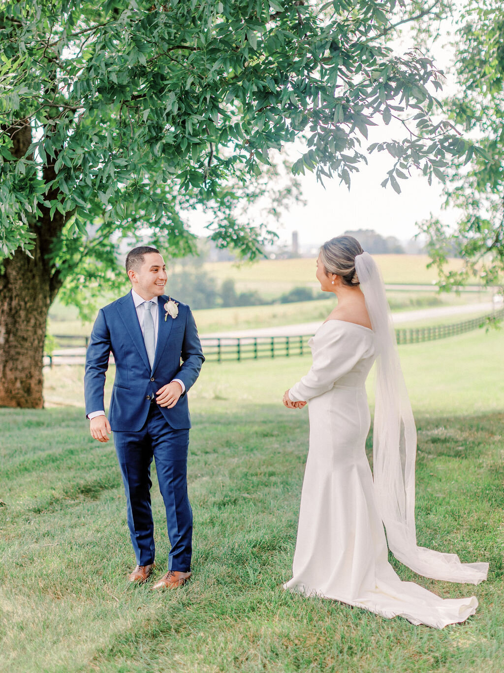 Leslie&Ricardo_EarlyMountainVineyardWedding_SneakPeek-33