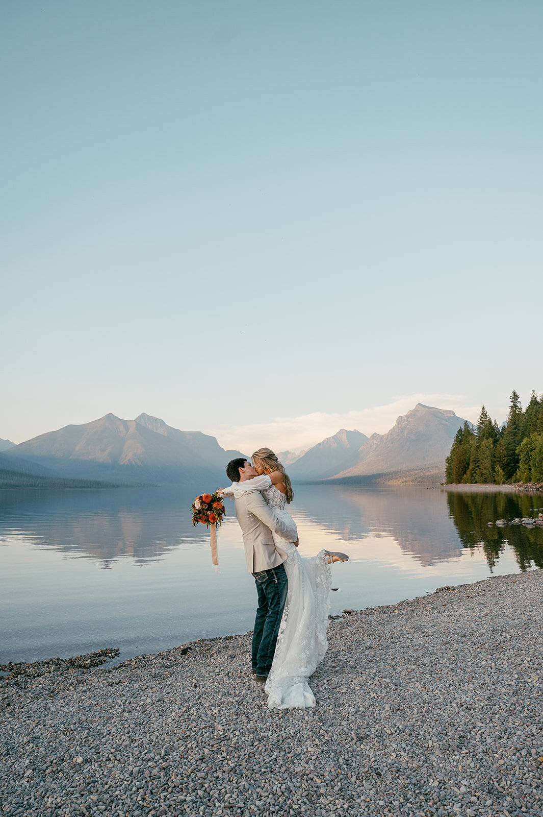 presley-gray-photo-glacier-national-park-elopement-7592