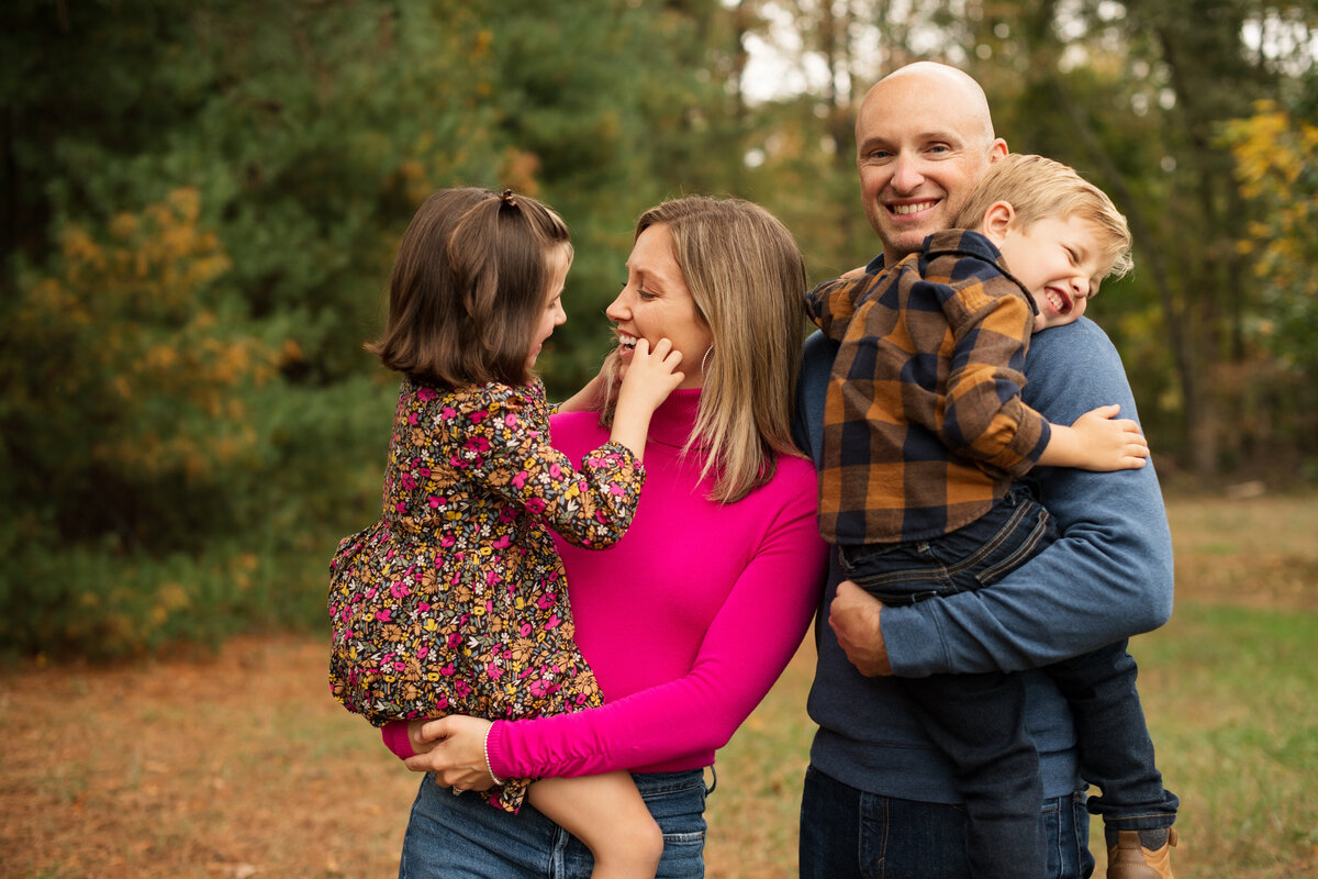 family, photographer, laura matthews, rustic, fall