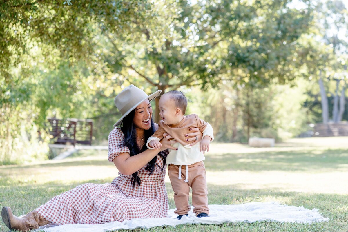 Austin-TX-Fall-Mini-Session-Magnolia-and-Grace-Photography-Co-JessicaL# (1)-11