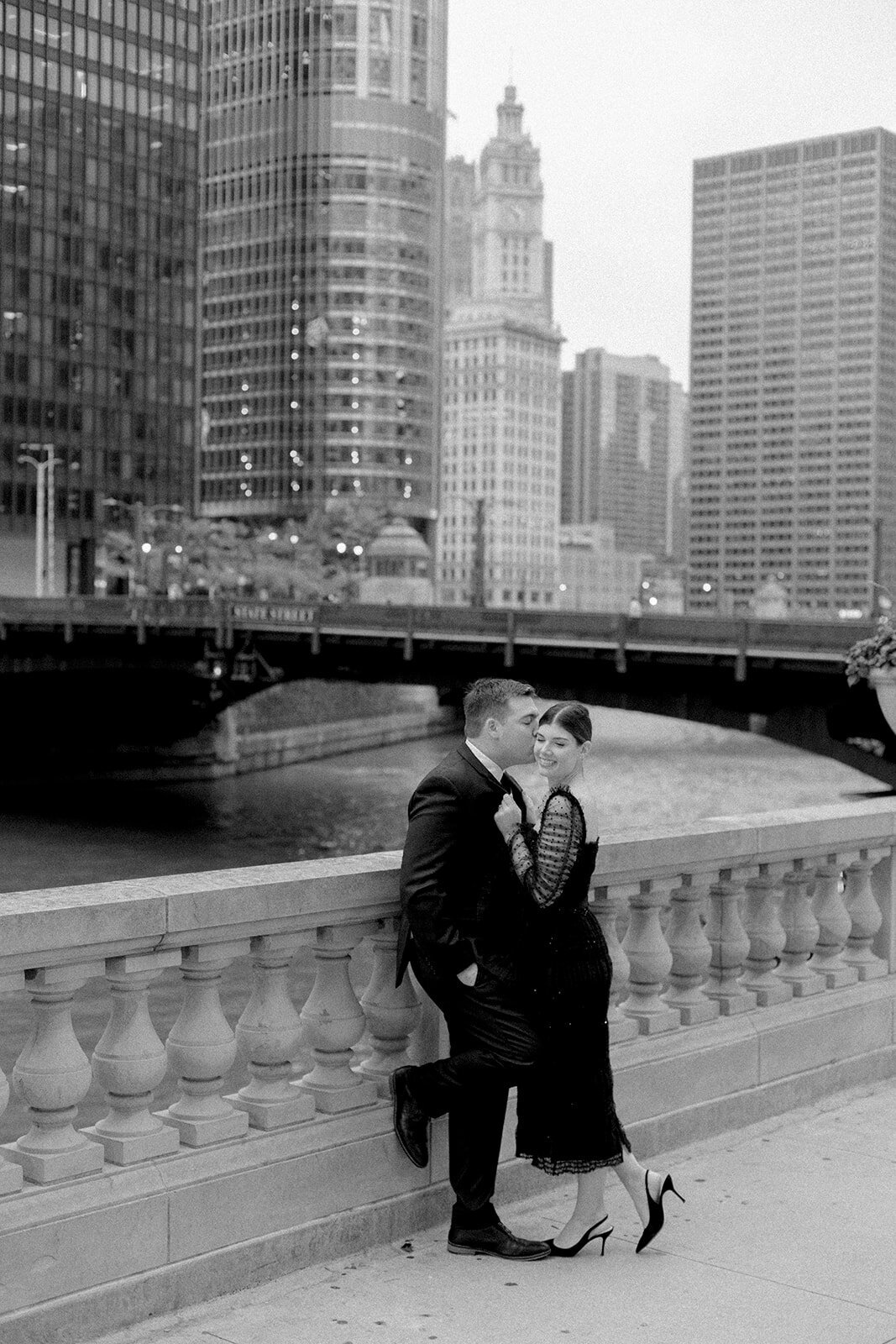 chicago-riverwalk-engagement-_078