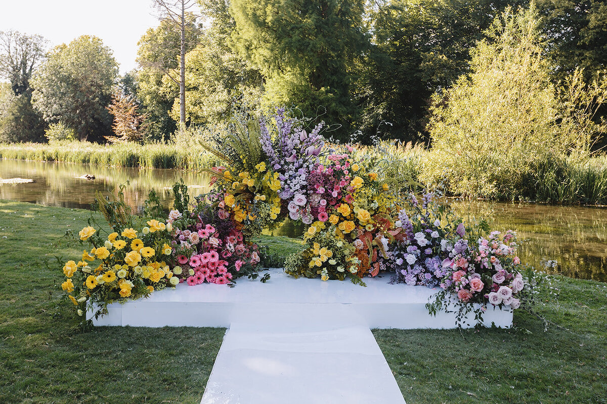colourful-wedding-flowers-outdoor-ceremony-avington-park