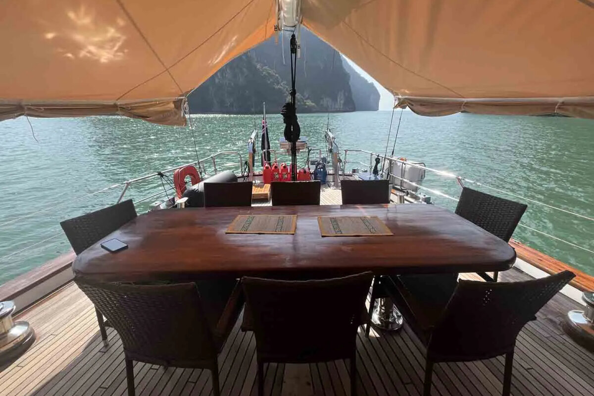 The Blue Luxury Yacht Thailand Dining