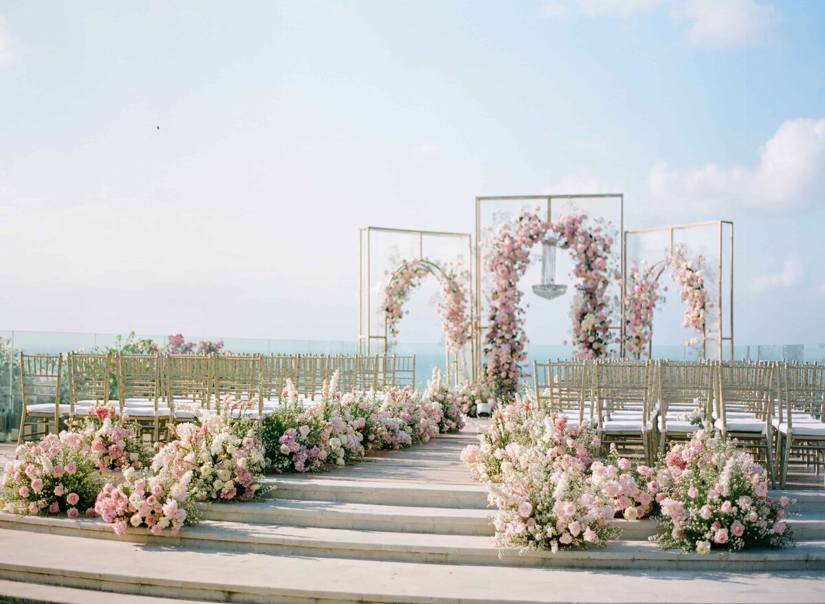 Romantic Elegant Wedding in Bali Ayana Resort, image size:1200x879