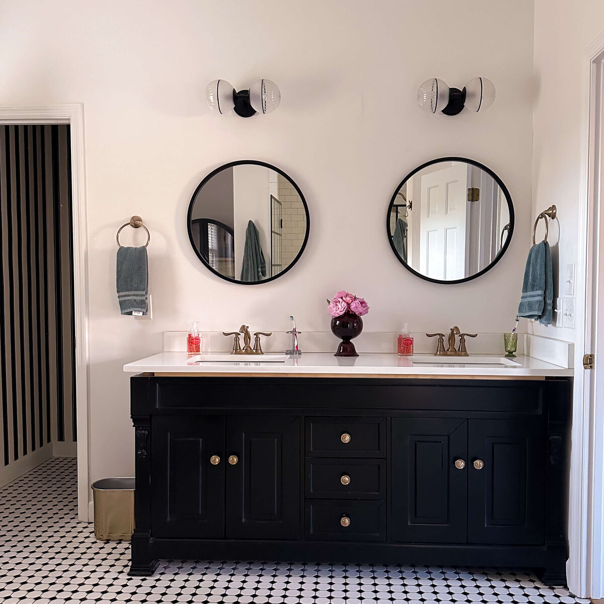 Primary-bathroom-classic-black-and-white