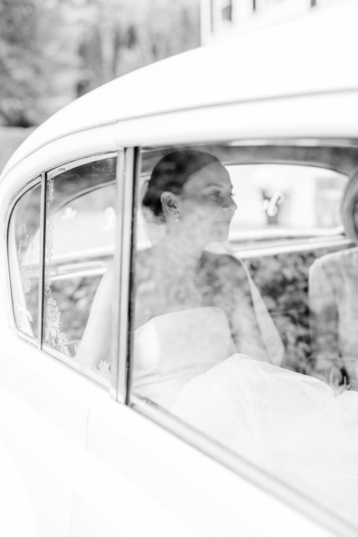 Bride-in-vintage-car
