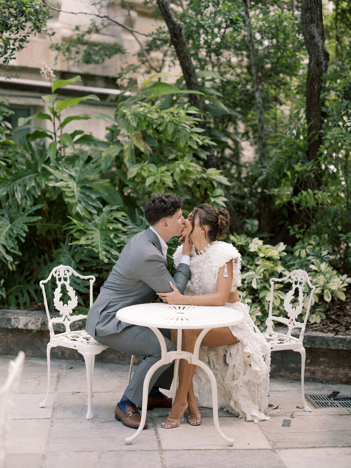 vizcaya-engagement-kiss-at-garden-table