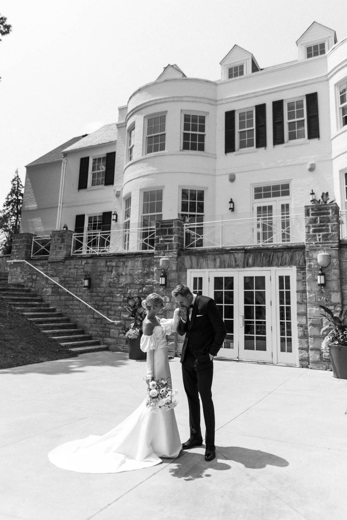 515-Harding-Waterfront-Estate-Toronto-Canada-Claire-Lawson-Crouse-Wedding-20