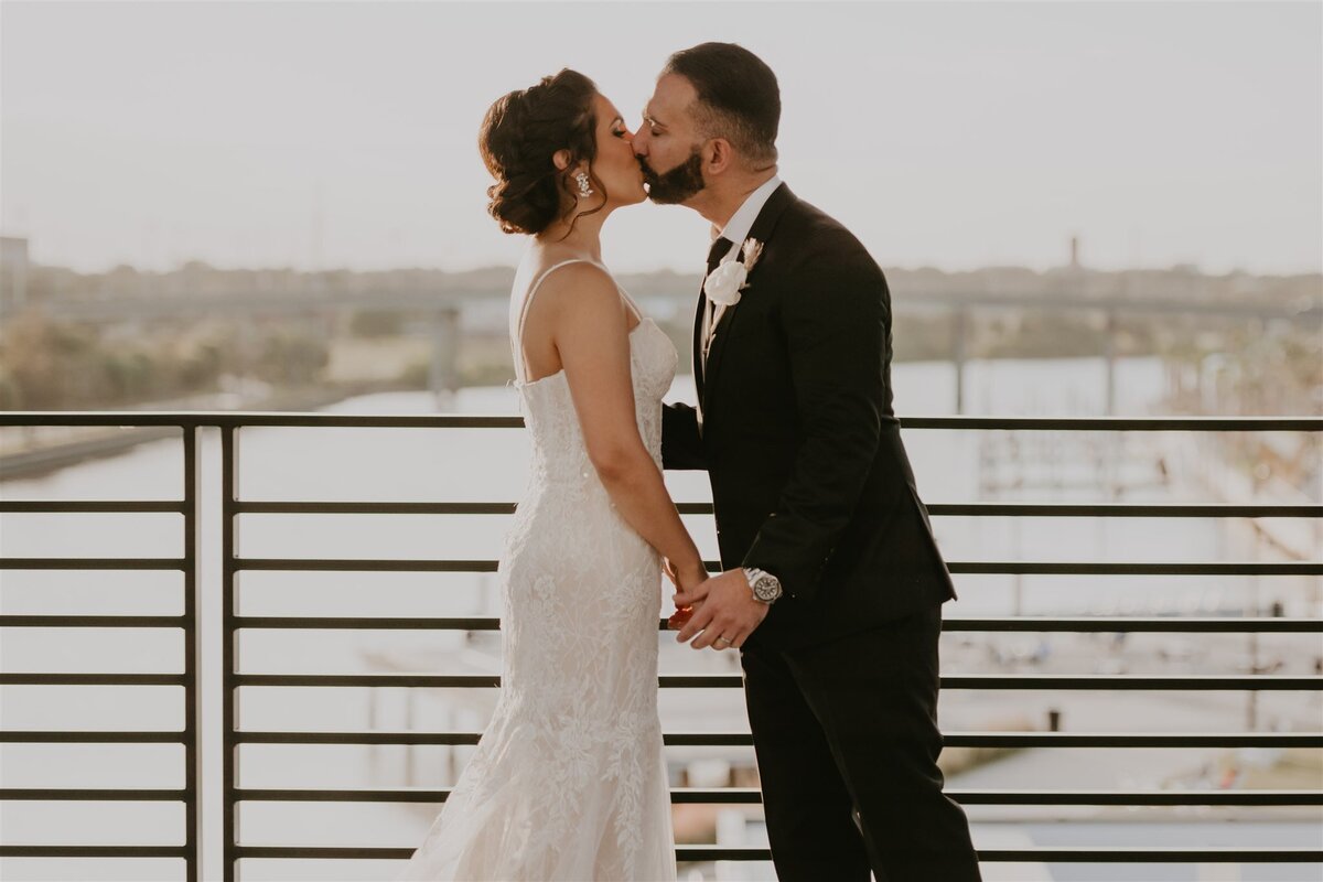 regina-the-photog-tampa-elopement-rooftop220-chantilly-chic-14