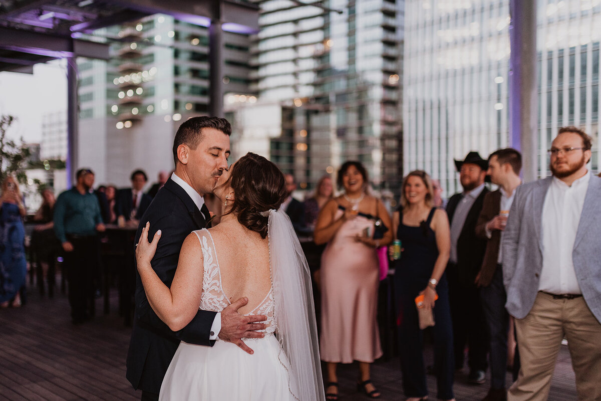 TessLesliePhotos-austin-central-library-wedding-405