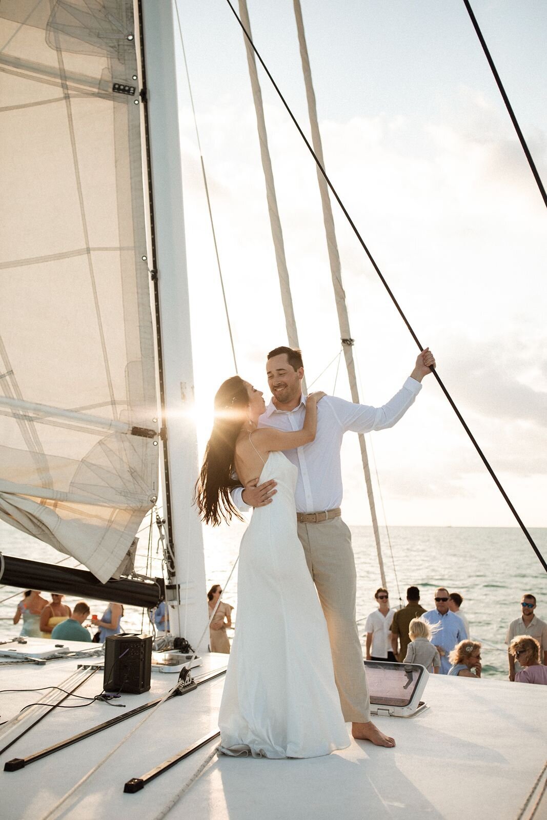 elopement-photography-adventurers-sailing