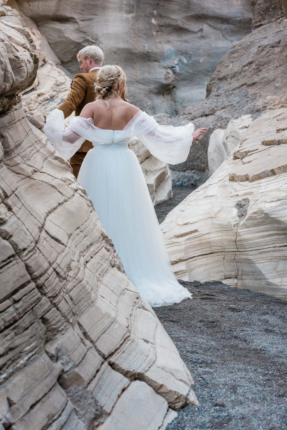 best-spots-for-a-private-desert-elopement-wedding-in-death-valley-Soul-and-Sky-Weddings