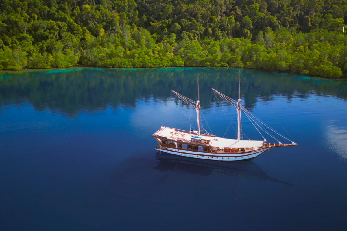 Luxury Yacht Charter Raja Ampat Majik Cruise (3)