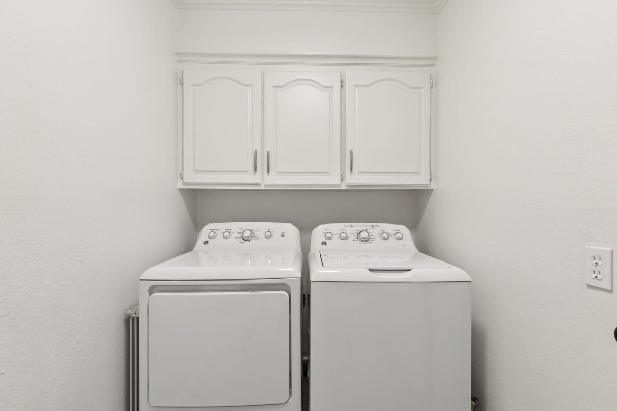 10216_shadow_way_dallas_tx_laundry_room_-_white_cabinets_top_load_washer_dryer_-_haven_realty_group