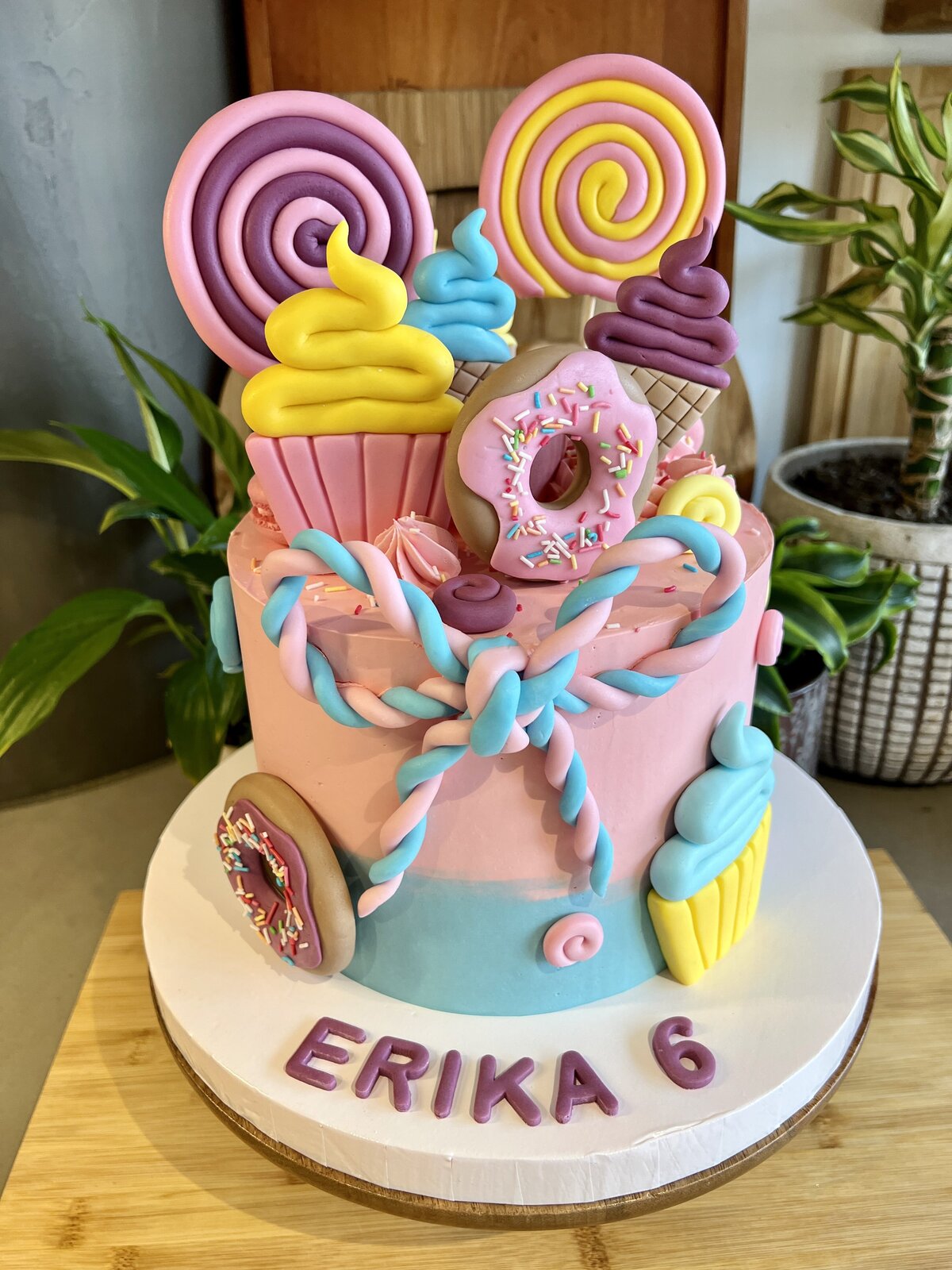 OLaLa Cakes & Cupcakes