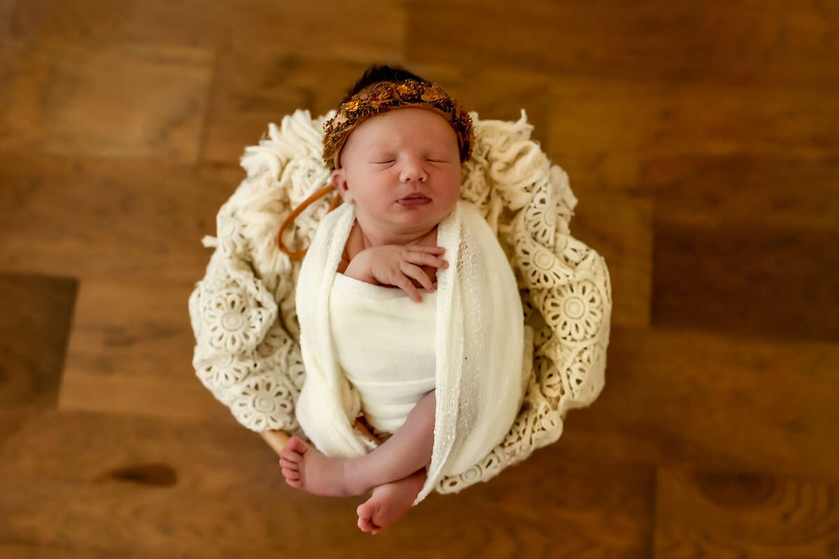 Lifestyle newborn session in home | Burleson, TX Newborn Photographer