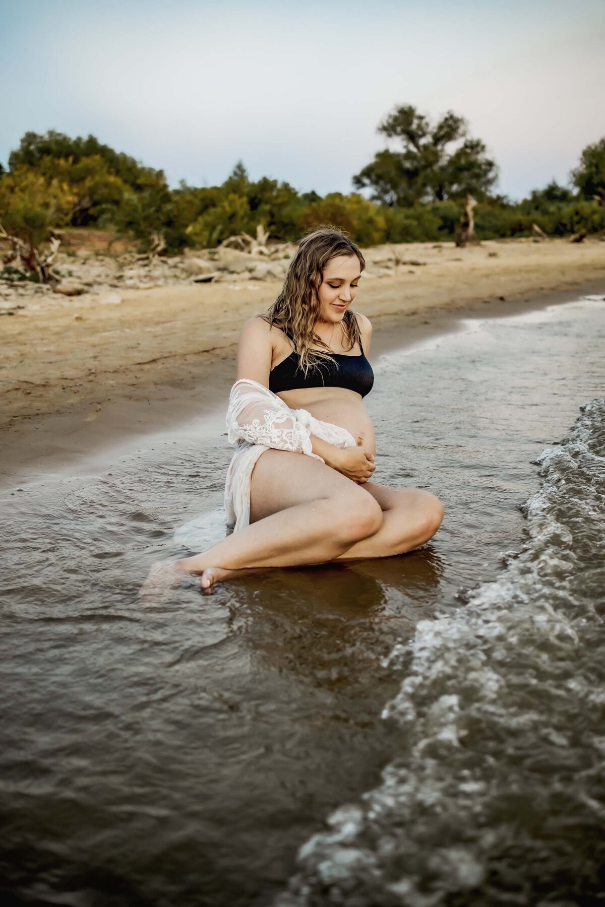 pregnant mom in the water at Grapevine Lake
