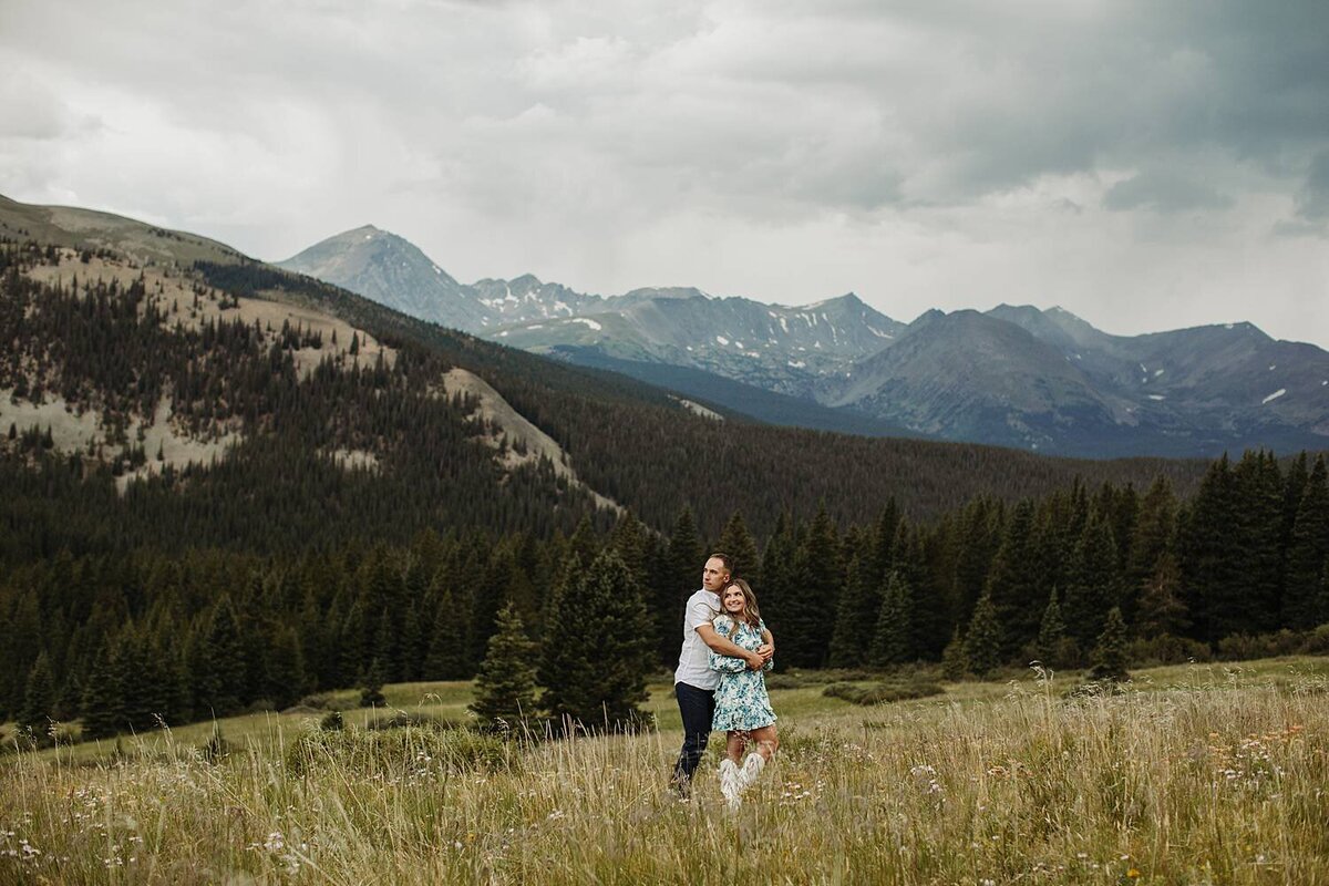 Colorado- mountain-engagement-photos-wildflowers_0004
