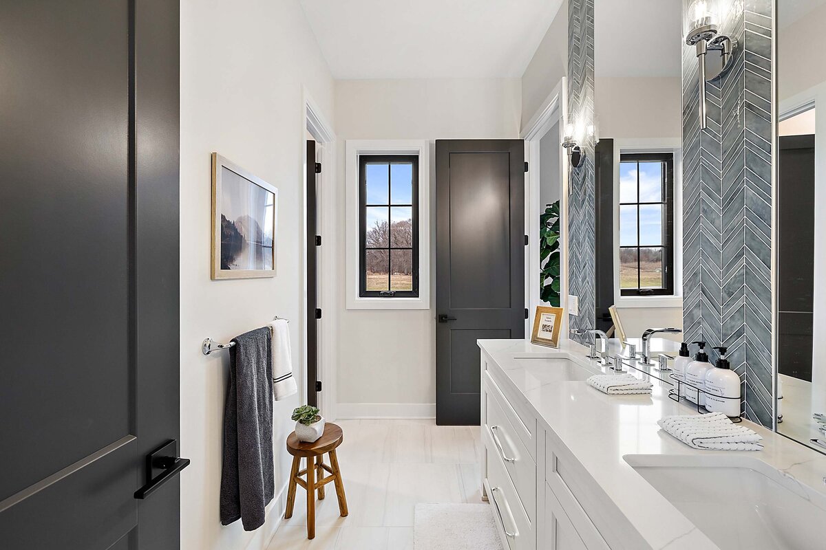 47-70802 Renata New Staging-47