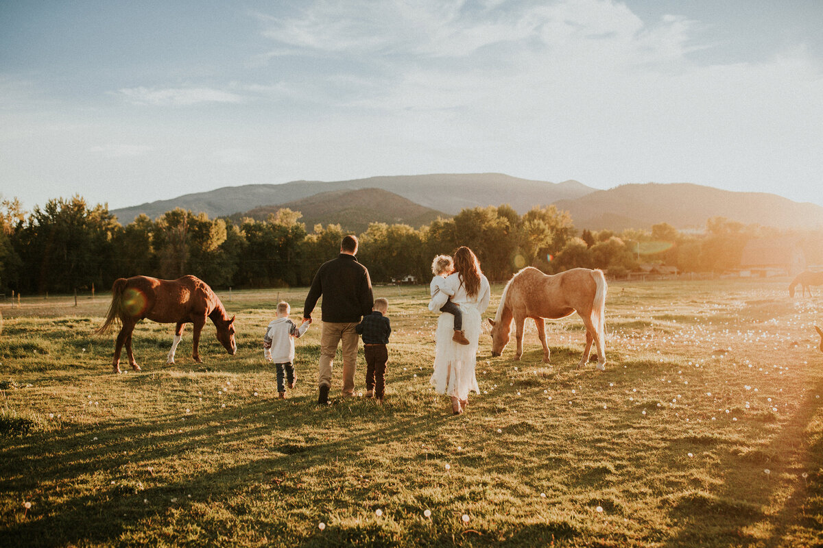 family-ranch-outdoor-photo-session-montana-25