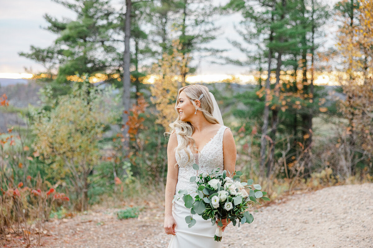 sarah-mike-belvedere-wakefield-quebec-wedding-grey-loft-studio-2021-190