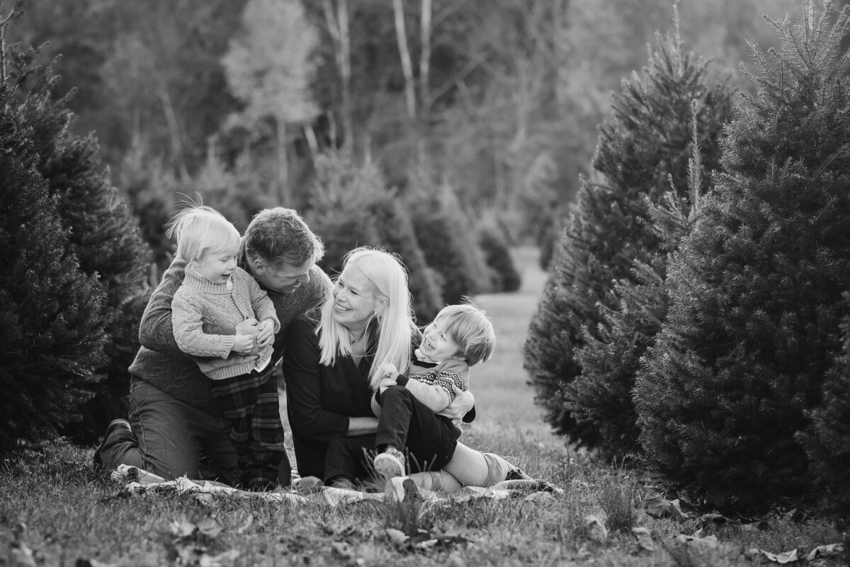 2021-1113 Hardy Family at Friendship Trees-22