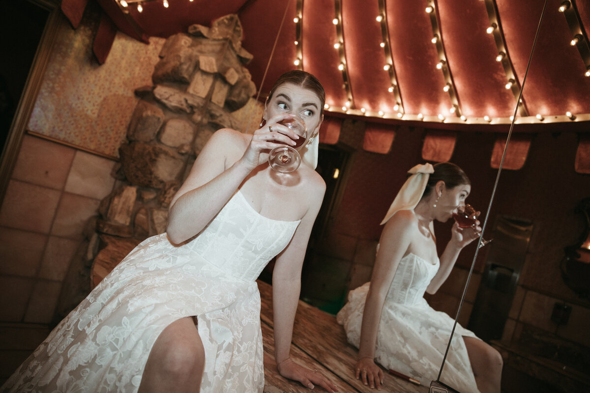 Madonna-Inn-Bride-Mirror-Wine-1460
