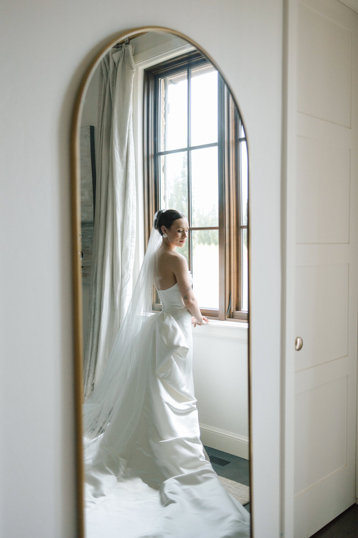 Documentary-Style-Editorial-Vogue-European-Style-Italy-Classic-Destination-Wedding-Leah-Gunn-Photography