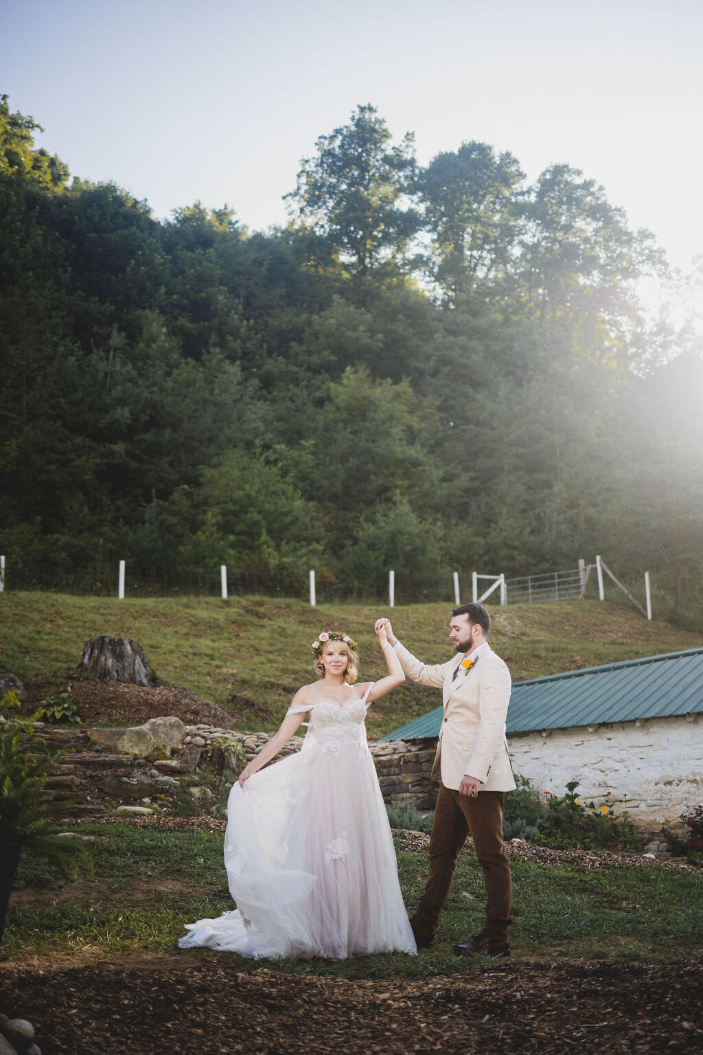 asheville-micro-wedding-venue-blue-ridge-mountains-00030
