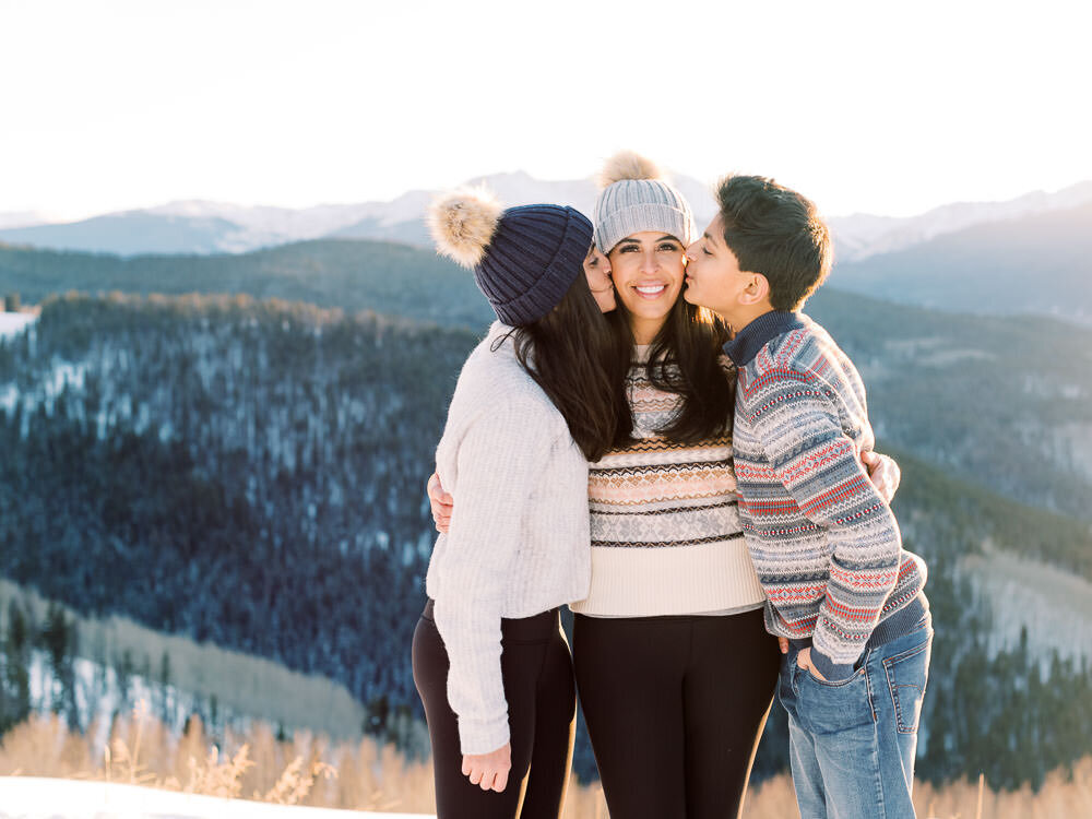 Colorado-Family-Photography-Vail-Colorado-Christmas-Winter-Mountaintop31