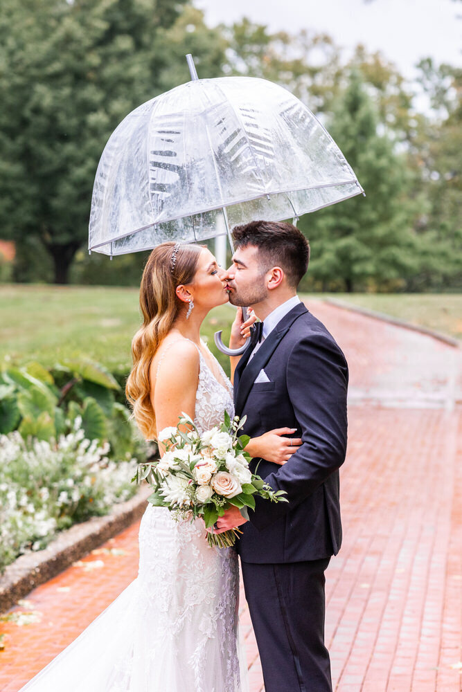 Pittsburgh-Native-Couple-Rain-Wedding