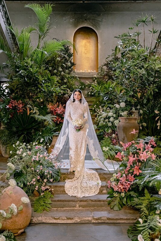 Bridal portraits in the courtyard at General Prim in Mexico City