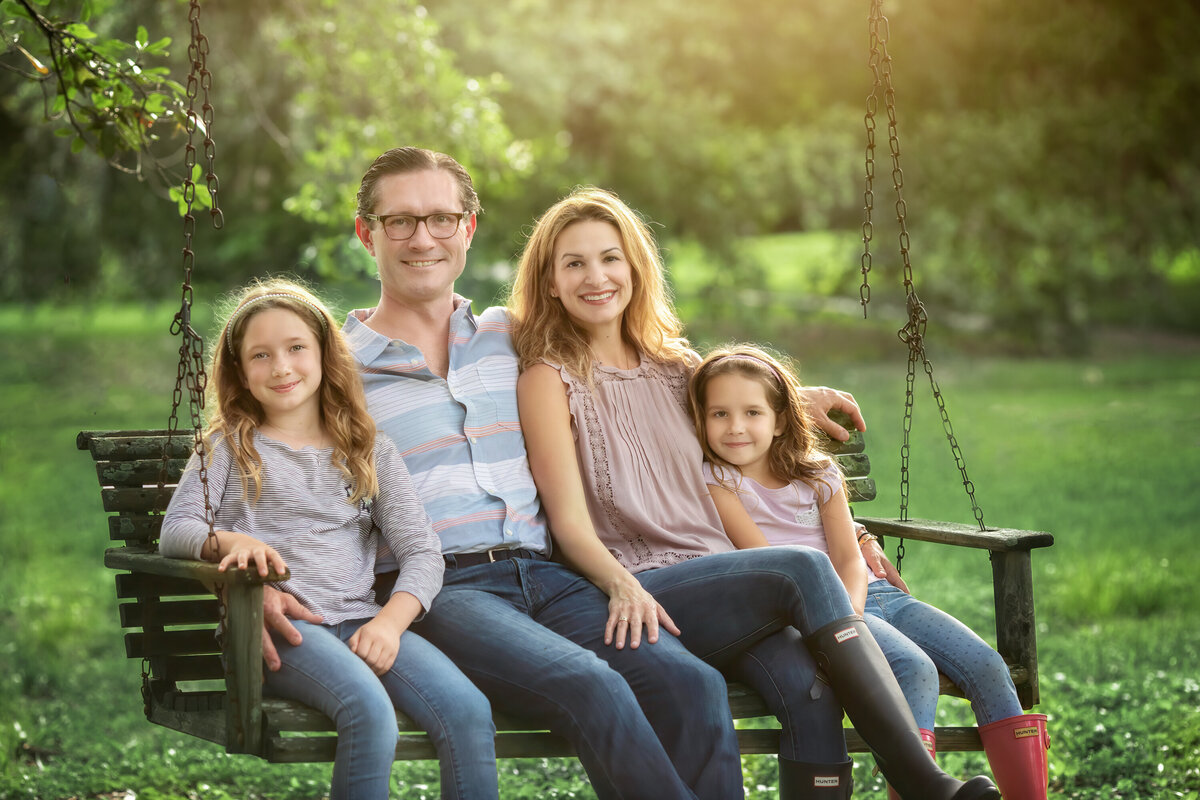 mom dad daughers Spanish fort swing bench park