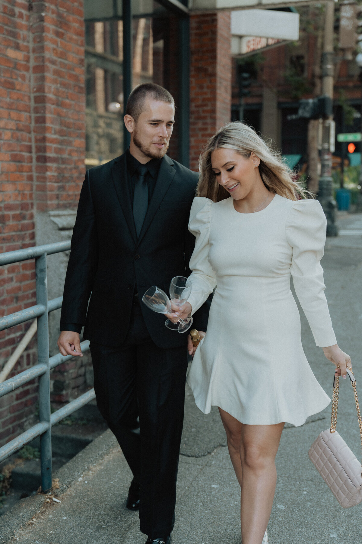 Sara-Canon-Elopement-Downtown-Seattle-WA-Amy-Law-Photography-31
