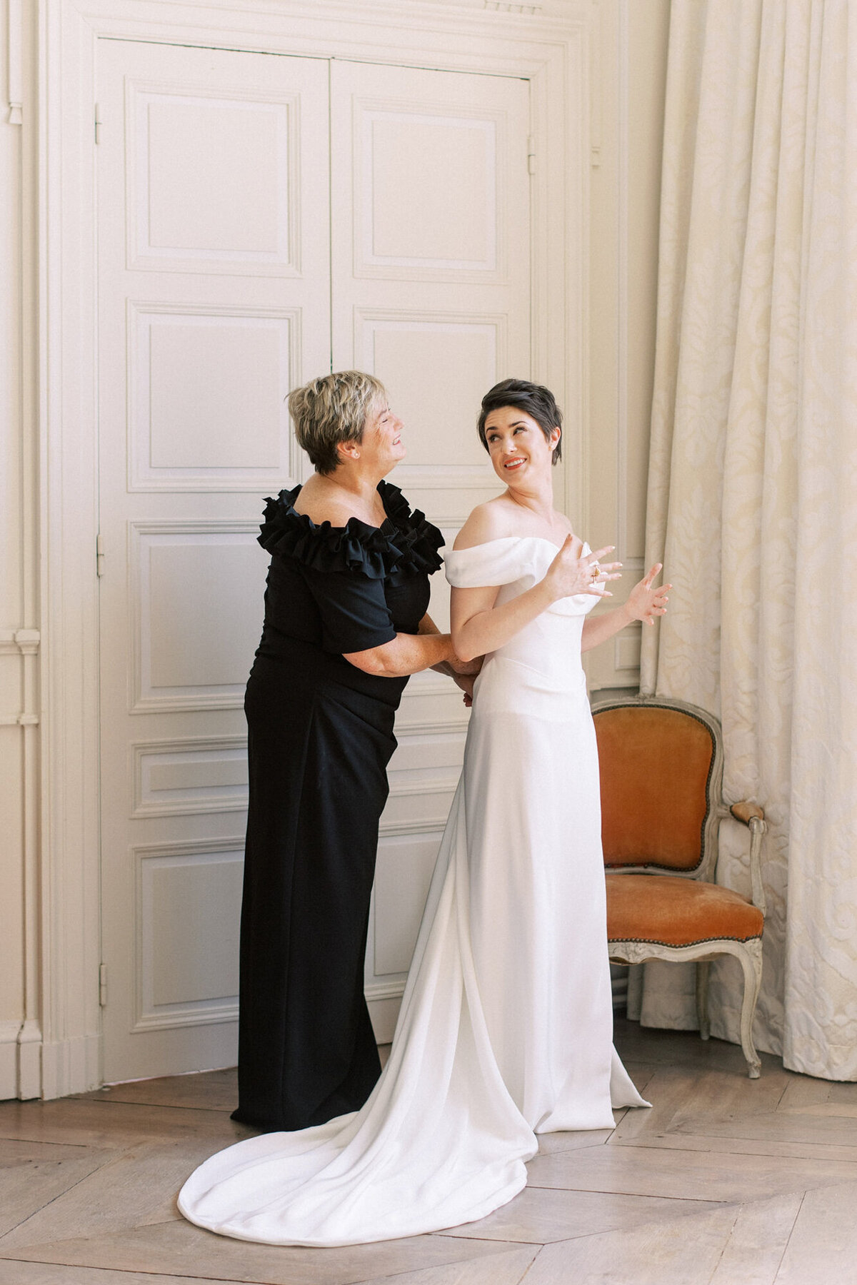 Maïlys Fortune Photography Husband Wife Wedding Weddings Photography France Switzerland Italy Timeless Dreamy Imagery Bilingual French English Destination Weddings Destination Wedding Provence French Riviera Paris Lake Como Tuscany62