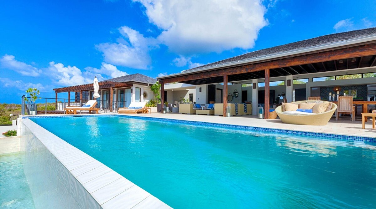 infinity pool in luxury resort