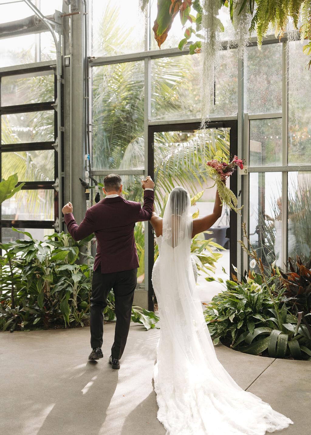 meagan-hilss-events-garden-ceremony-moment