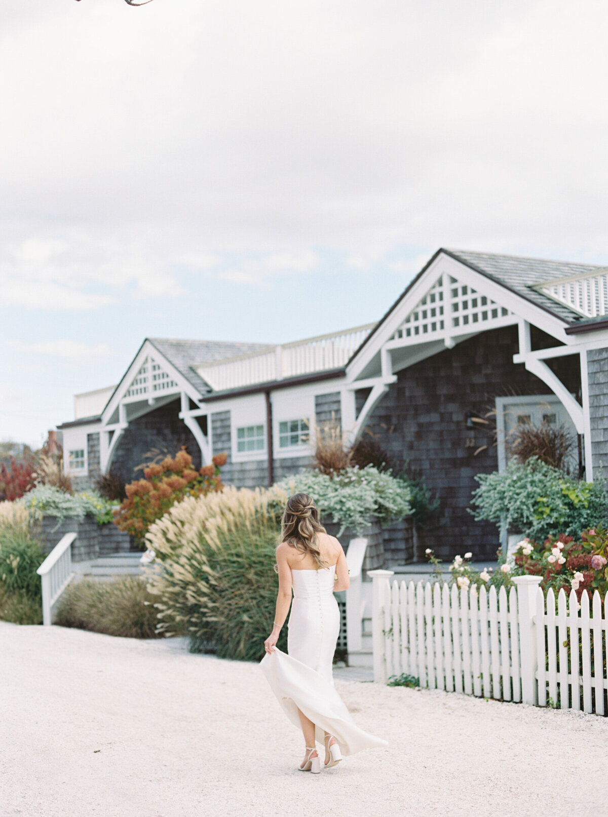 Emily March Photography Wilmington, North Carolina and Destination Wedding Engagement Photographer Heirloom Photography for Memorable Gatherings Light Airy Sentimental Imagery Images Weddings_Castle Hill Inn Wedding - 017