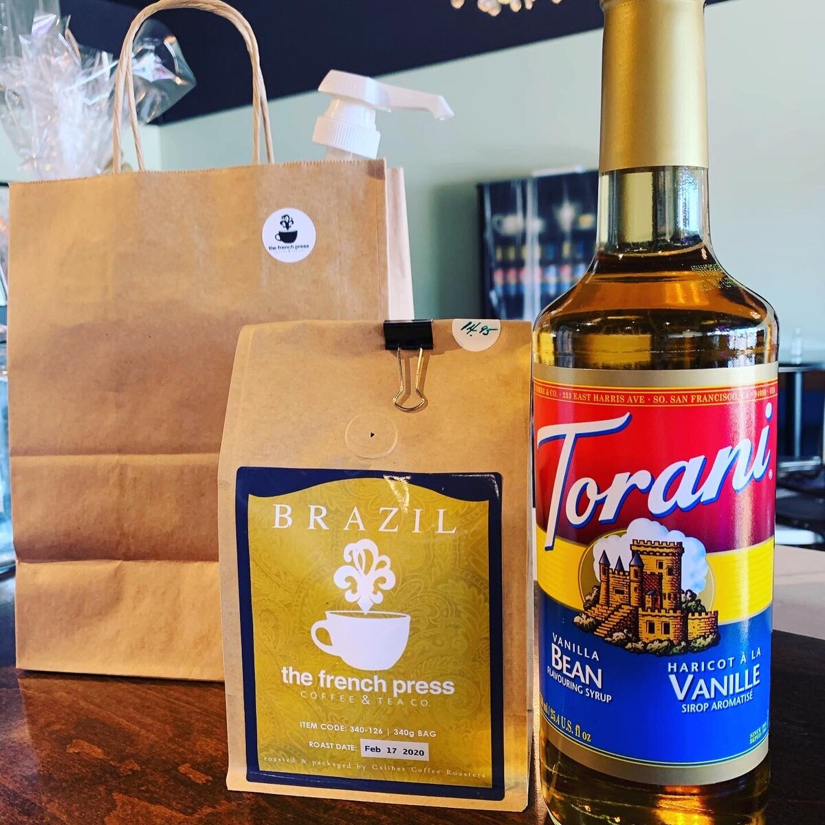 regina-cafe-lighting-and-interior