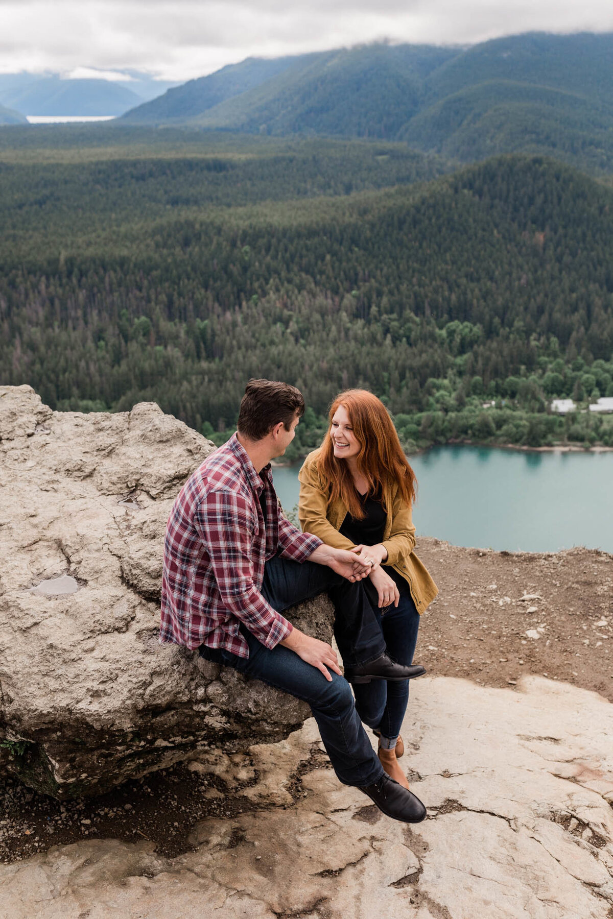 rattlesnake-ledge-engagement-session-27