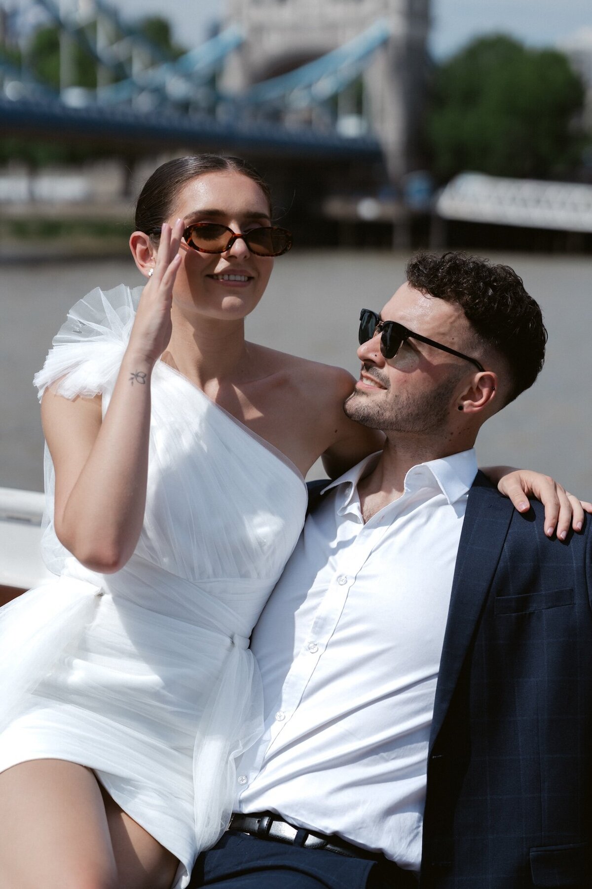 timeless-romantic-luxury-wedding-bride-london-centrallondon-thamesboat-modern-photography