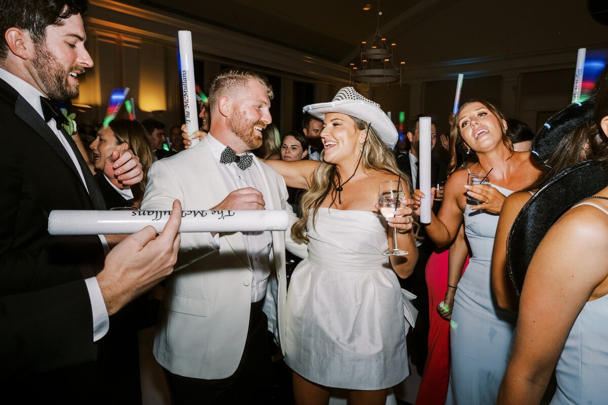 wedding couple dancing on the dance floor